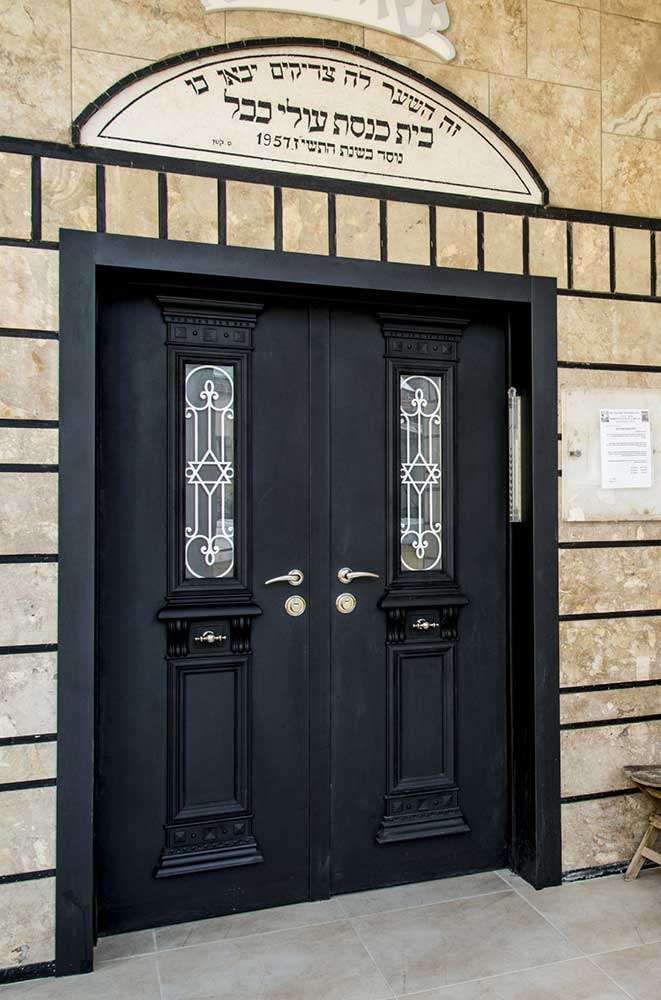 עידן דלתות - IDAN DOORS - פרויקט בית כנסת "עולי בבל" - דלת מעוצבת