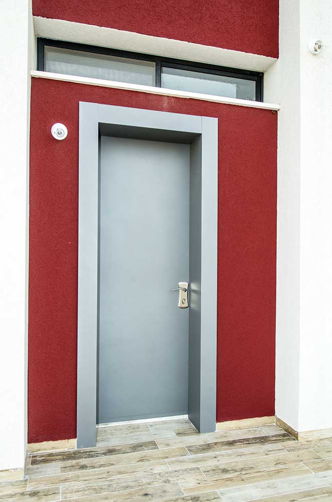 עידן דלתות - IDAN DOORS - פרויקט - דלת אפורה